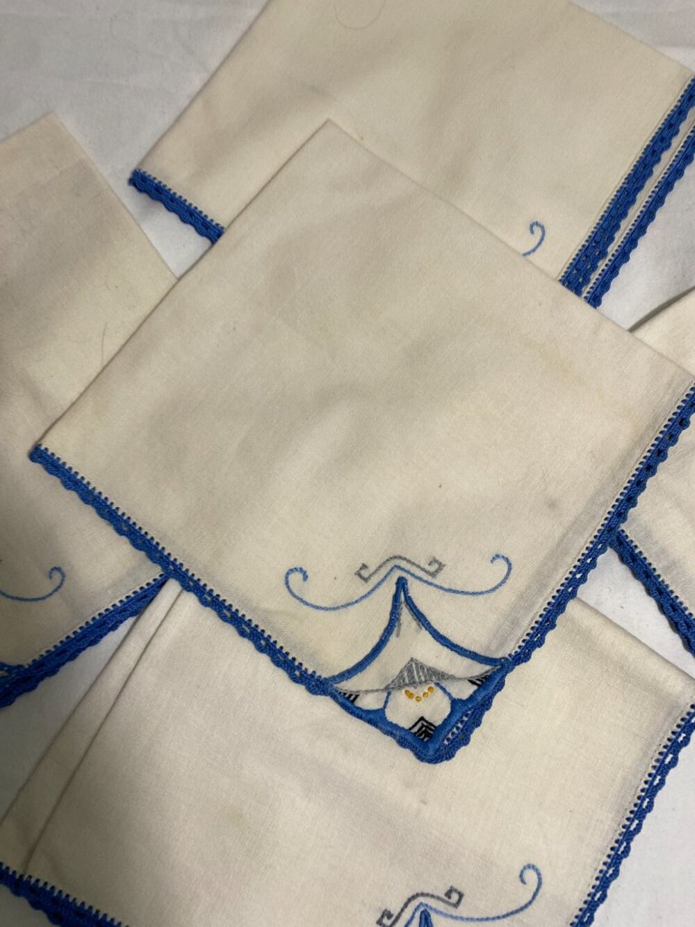 Vintage Linen Cocktail Napkins Set Blue Embroidered Lace Edge Floral Corner 5 Pc - Picture 2 of 9